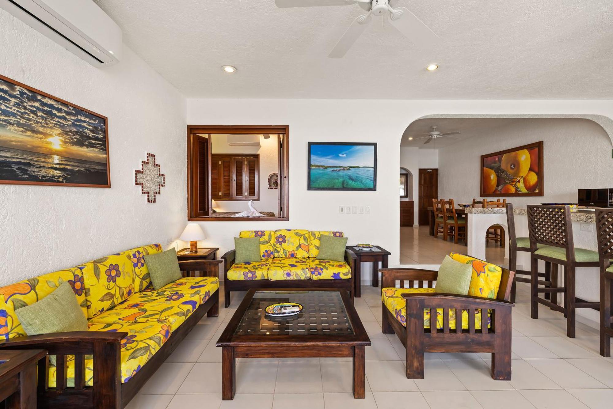 Del Sol Beachfront أكومال المظهر الخارجي الصورة